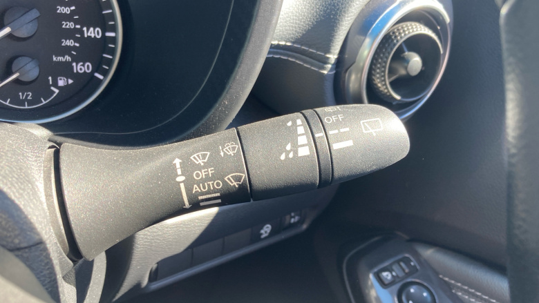 Nissan Juke 1.0 DiG-T N-Connecta 5dr Petrol Hatchback